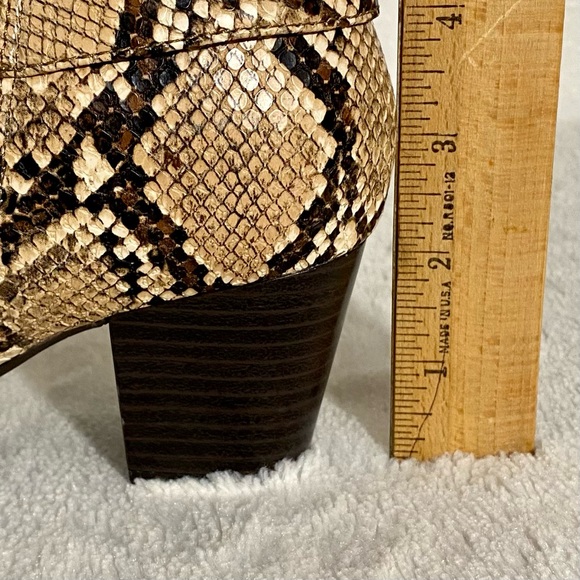 Vionic Naomi Suede Snake Print Ankle Boots Women’s Size 6 Water Resistant - Picture 7 of 10